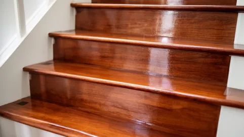 Lakierobejca do schodów drewnianych